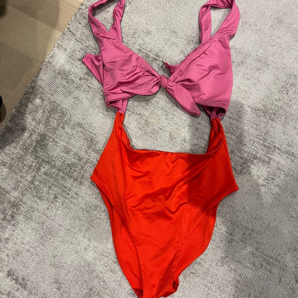 3 Zara one piece bathing suits. In good condition. Size xs.